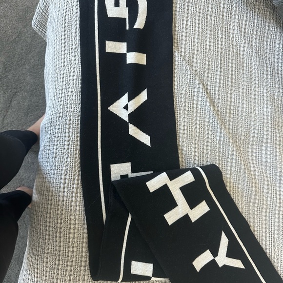 NWOT Givenchy Football Scarf - Picture 10 of 10